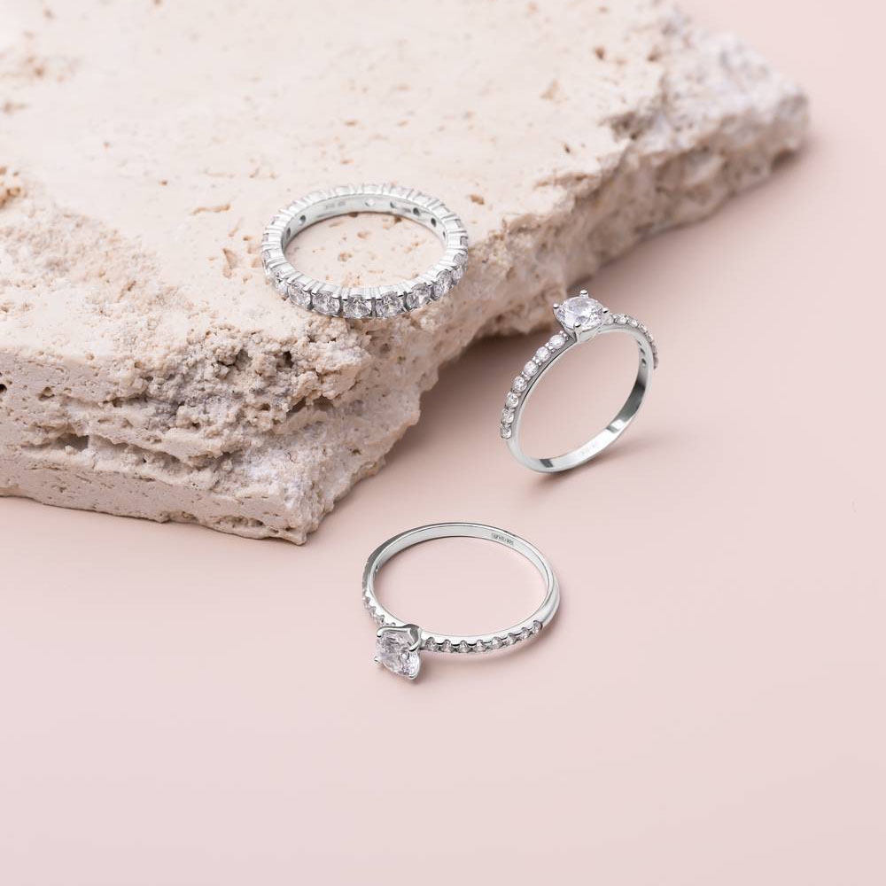 Серебряное кольцо дорожка с бесцветными фианитами